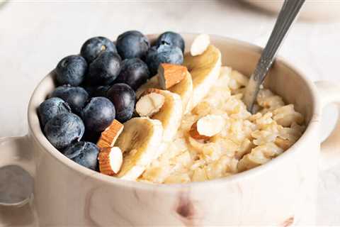 The Best Breakfast Foods For a Flatter Stomach, Say Dietitians