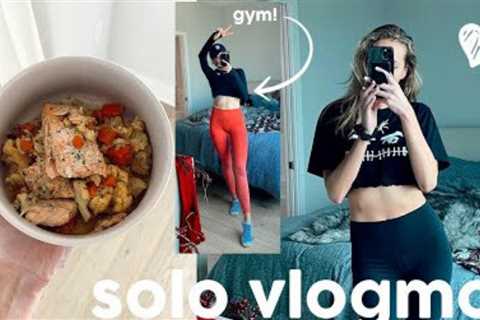 WHAT I EAT IN A DAY + abs & booty workout | VLOGMAS DAY 12