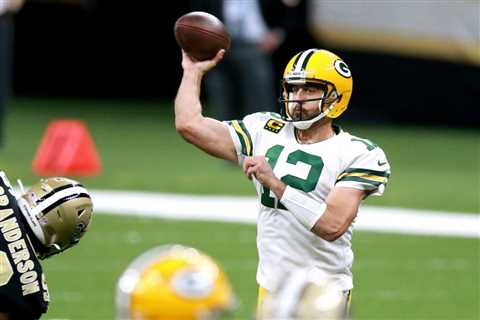 Aaron Rodgers’ Former Teammate Thinks He’ll Follow in Drew Brees’ Footsteps in 2022