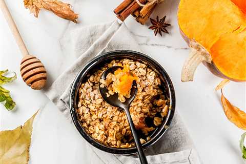 The One Oatmeal Topping You Need for a Flat Belly, Says Dietitian
