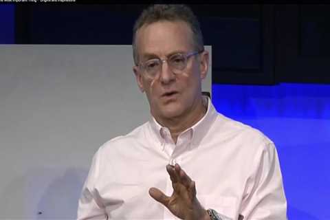 Billionaire investor Howard Marks compares the current market to the mid-2000s bubble, touts..
