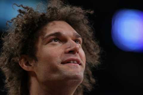 Report: Robin Lopez Signed A Contract With The NBA Team Closest To Disney World