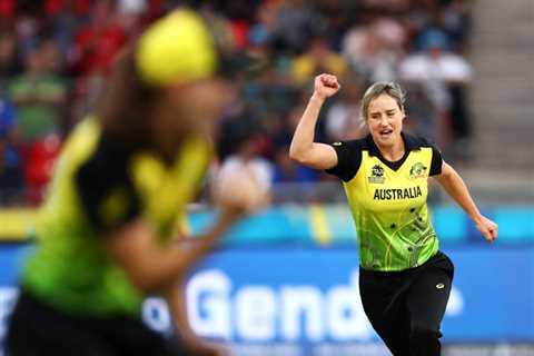 Where does Ellyse Perry sit in Australia’s bowling line-up?