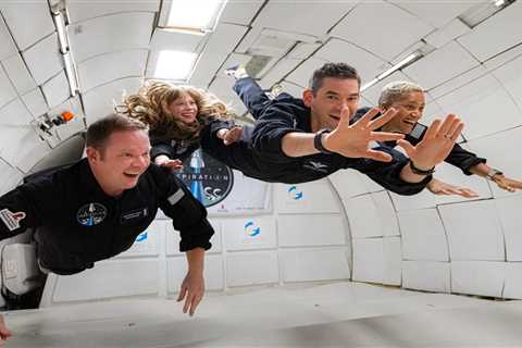 SpaceX astronaut says she was sick for the first 2 days of Inspiration4's mission and thought the..