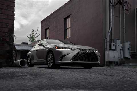 Review: The $55,000 Lexus ES 300 hybrid embodies elegance and efficiency, which is all anyone..
