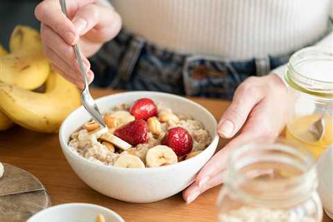 6 Oatmeal Habits That Help With Weight Loss, Says Dietitian