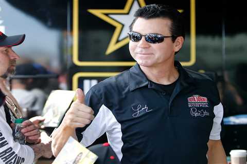Exiled Papa John's founder literally cannot stop eating the chain's pizza: John Schnatter says he's ..