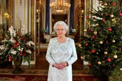 How is the Queen changing her Christmas plans this year?