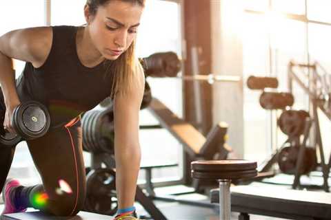 Doing This One Thing While Strength Training Burns Twice As Many Calories, Science Says