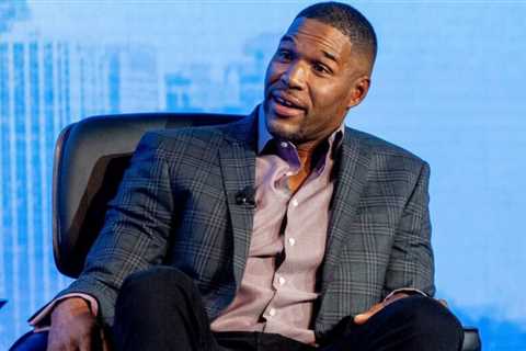 Michael Strahan Has Got Those ‘I’m Going to Disney World’ Commercials Beat by a Mile