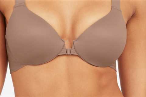 Jessica Alba Loves This Smoothing, Full-Coverage Bra & It’s Majorly Discounted Today Only