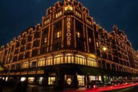 The annual Harrods Boxing Day sale has started early and we are not worthy of these discounts (up..