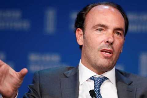 Top investor Kyle Bass warns the Fed could crash the stock market this year — and predicts oil..