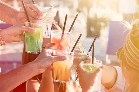 Drinking Habits to Help You Shrink Abdominal Fat, Say Dietitians
