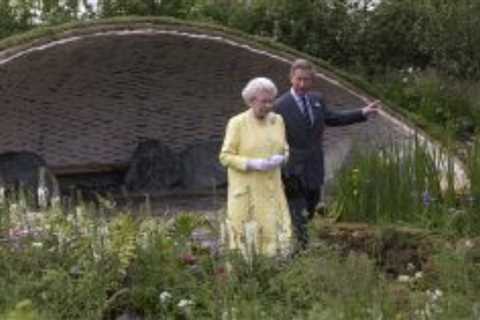 The Queen once hid in a bush to avoid a controversial Buckingham Palace guest